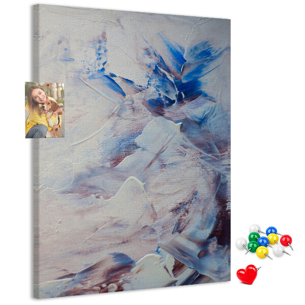 Kurken memobord met abstracte blauw-witte verfspatten
