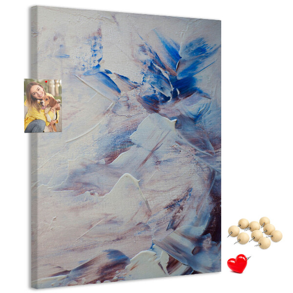 Kurken memobord met abstracte blauw-witte verfspatten