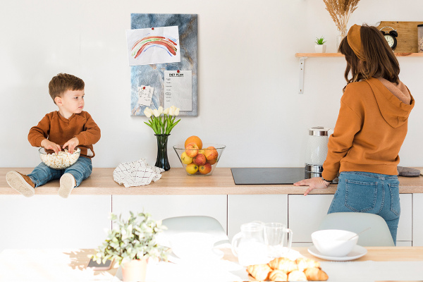 Prikbord van kurk met abstract patroon in blauwe tinten