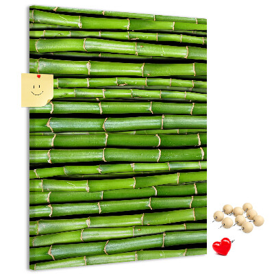 Kurken memobord met decoratieve groene bamboestengels