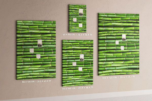 Kurken memobord met decoratieve groene bamboestengels