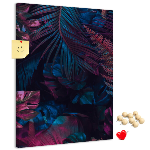 Kurken prikbord met een mysterieuze bosprint in intense kleuren