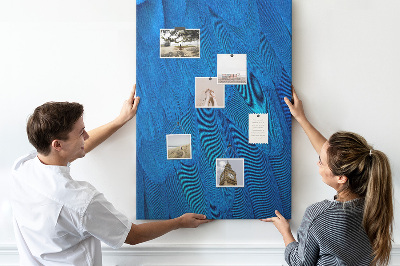 Kurken memobord met de afbeelding Blauwe veren in het zachte licht