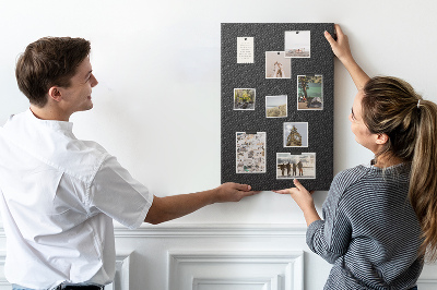 Prikbord van kurk met zwarte textuur en een subtiel houtskoolpatroon