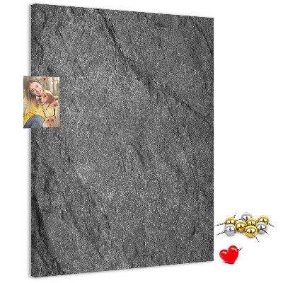 Prikbord van kurk met grijszwarte natuursteenstructuur