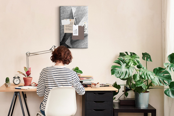 Prikbord van kurk met betongeometrie in grijstinten