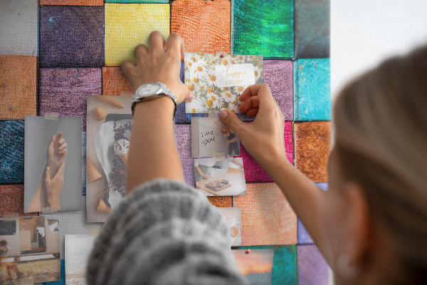 Kurk bedrukken kleurrijke houten vierkantjes in een mozaïek