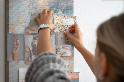Prikbord van kurk met fijne aquarelverf in blauwe tinten