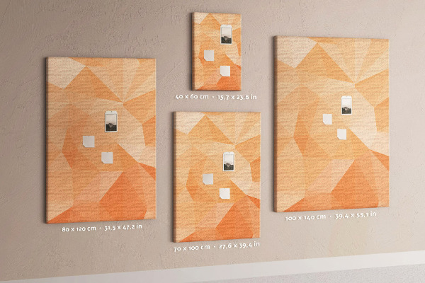 Kurk prikbord met geometrische vormen in oranje en beige tinten