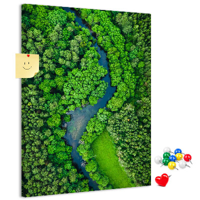 Kurken prikbord met een groen landschap met een kronkelende rivier