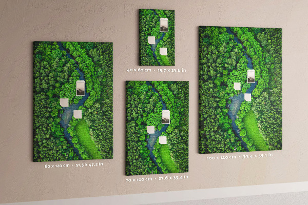 Kurken prikbord met een groen landschap met een kronkelende rivier