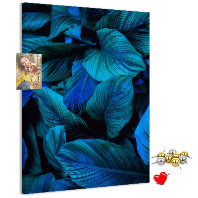 Memobord van kurk met nachtbladeren in verschillende tinten blauw