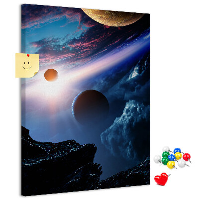 Kurken prikbord met ruimtelandschap met planeten en wolken