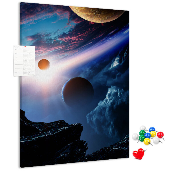Kurken prikbord met ruimtelandschap met planeten en wolken