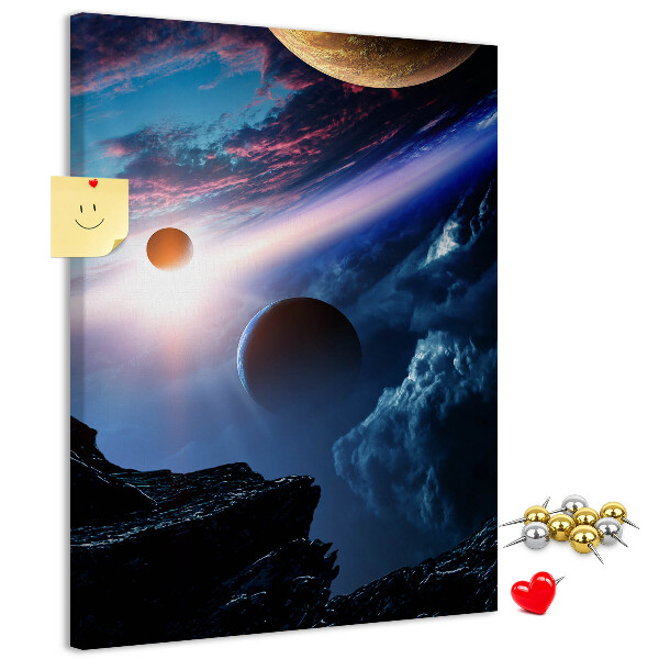 Kurken prikbord met ruimtelandschap met planeten en wolken