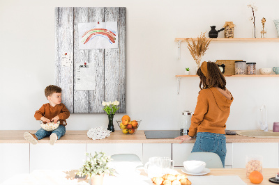 Memobord van kurk in grijstinten met een houtlook