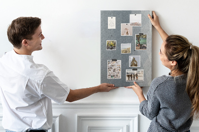 Kurken memobord met geometrisch patroon in grijstinten