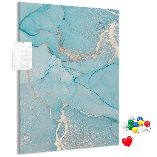Prikbord van kurk met een hemel in marmerkleuren in verschillende tinten blauw