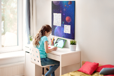Prikbord van kurk met een ruimtelandschap met planeten en asteroïden