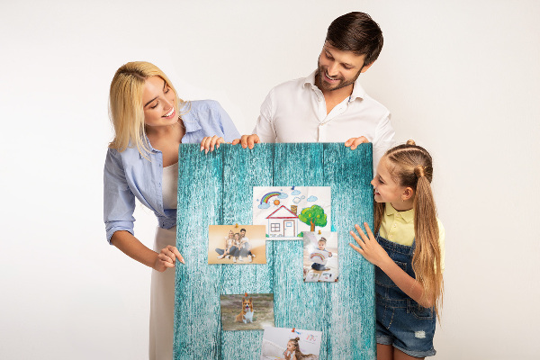 Kurk bedrukken zonnige blauwe houten planken op de achtergrond