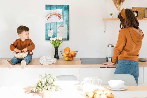 Kurk bedrukken zonnige blauwe houten planken op de achtergrond