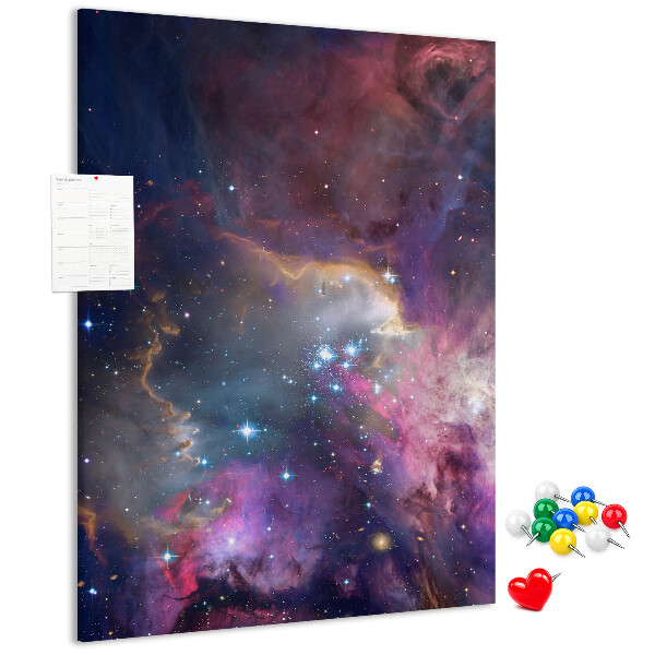 Kurken memobord met een kosmische nevel vol sterren