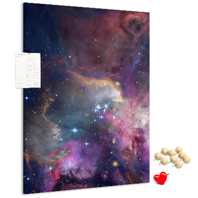 Kurken memobord met een kosmische nevel vol sterren