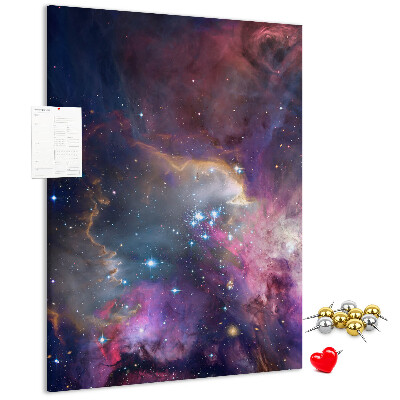 Kurken memobord met een kosmische nevel vol sterren