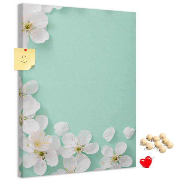 Kurk met bedrukking bloemaccenten op een pastelkleurige achtergrond