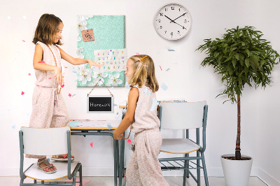 Kurk met bedrukking bloemaccenten op een pastelkleurige achtergrond