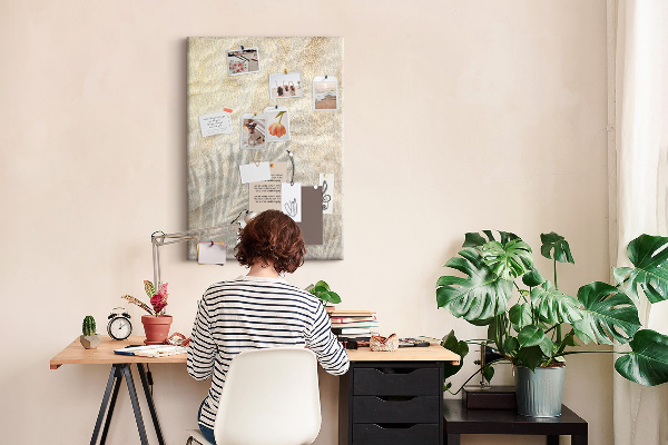 Kurk bedrukken woestijnzand met de delicate schaduw van een blad