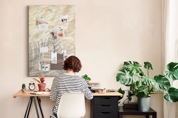 Kurk bedrukken woestijnzand met de delicate schaduw van een blad