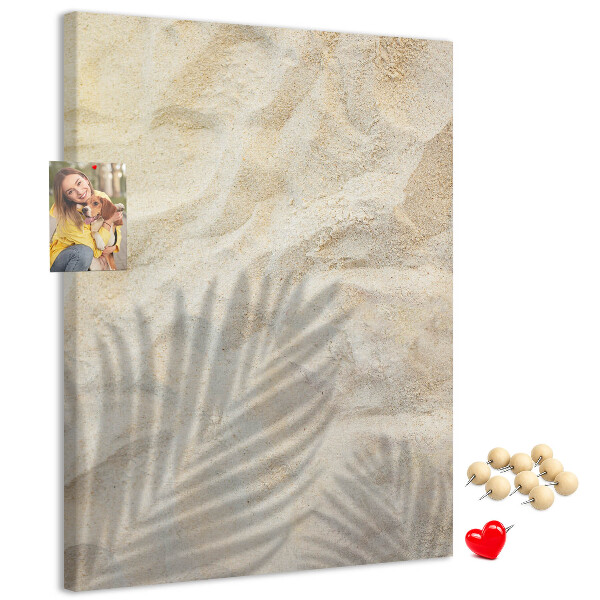 Kurk bedrukken woestijnzand met de delicate schaduw van een blad