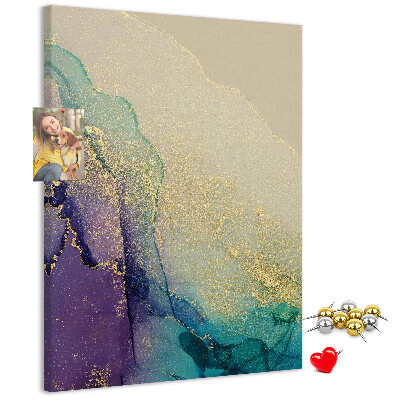 Kurken prikbord met abstract patroon en paarse accenten