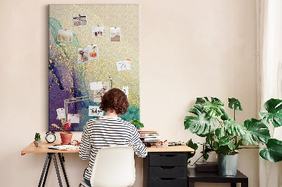 Kurken prikbord met abstract patroon en paarse accenten