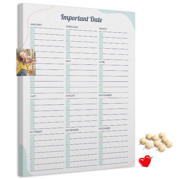 Kurk memobord maandplanner met kleurrijke accenten