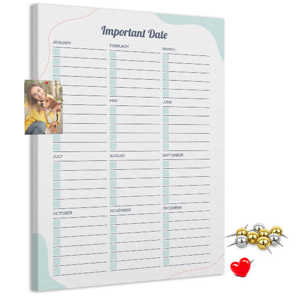 Kurk memobord maandplanner met kleurrijke accenten