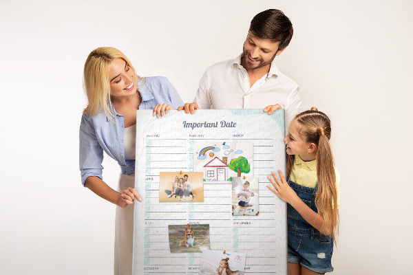 Kurk memobord maandplanner met kleurrijke accenten