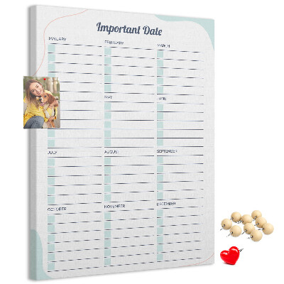 Kurk memobord maandplanner met kleurrijke accenten