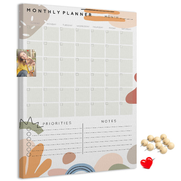 Kurken memobord maandplanner met kleurrijke abstracte vormen