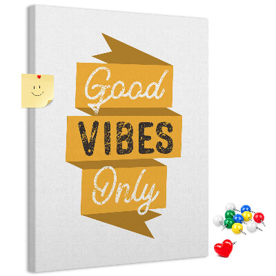 Kurken prikbord met stijlvolle grafische prints en positieve vibes