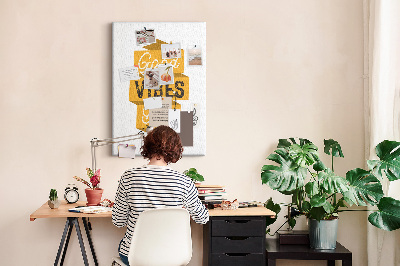 Kurken prikbord met stijlvolle grafische prints en positieve vibes