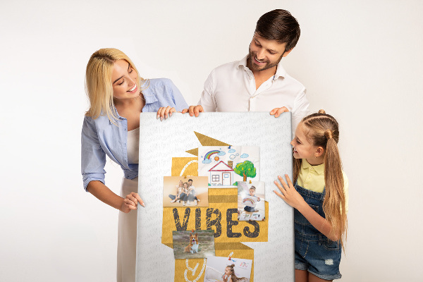 Kurken prikbord met stijlvolle grafische prints en positieve vibes