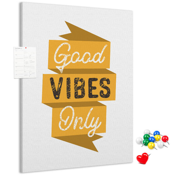 Kurken prikbord met stijlvolle grafische prints en positieve vibes