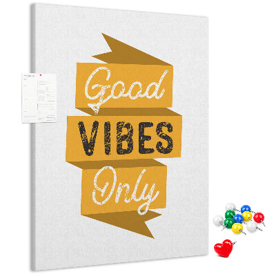 Kurken prikbord met stijlvolle grafische prints en positieve vibes