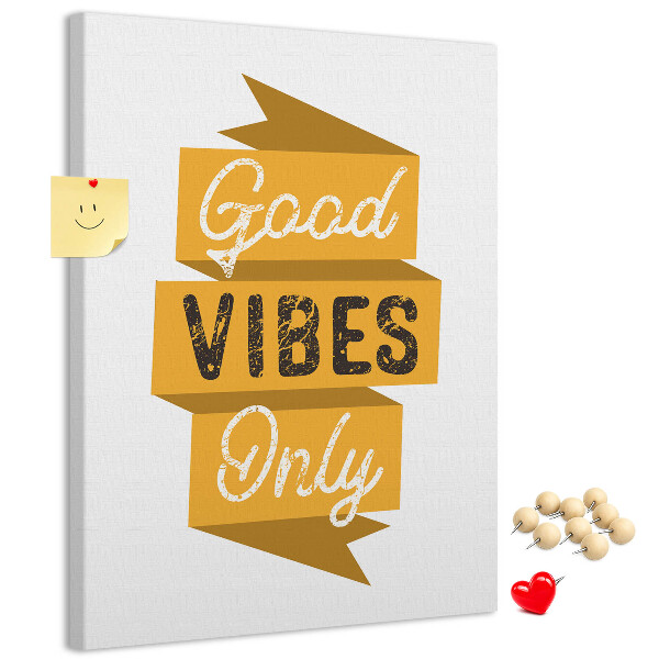 Kurken prikbord met stijlvolle grafische prints en positieve vibes