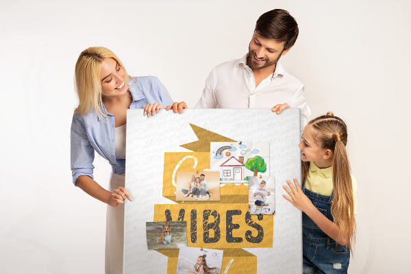 Kurken prikbord met stijlvolle grafische prints en positieve vibes