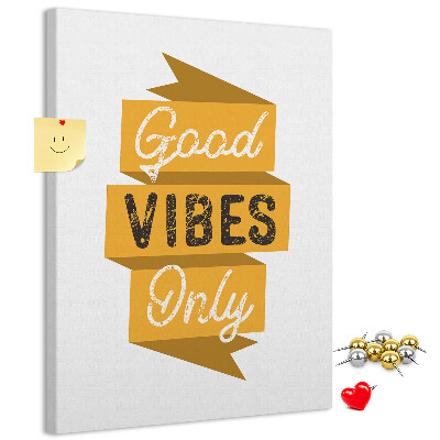 Kurken prikbord met stijlvolle grafische prints en positieve vibes