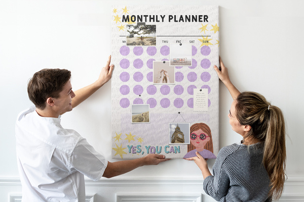 Kurk bedrukken maandplanner met gekleurde stippen