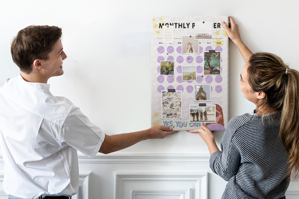 Kurk bedrukken maandplanner met gekleurde stippen